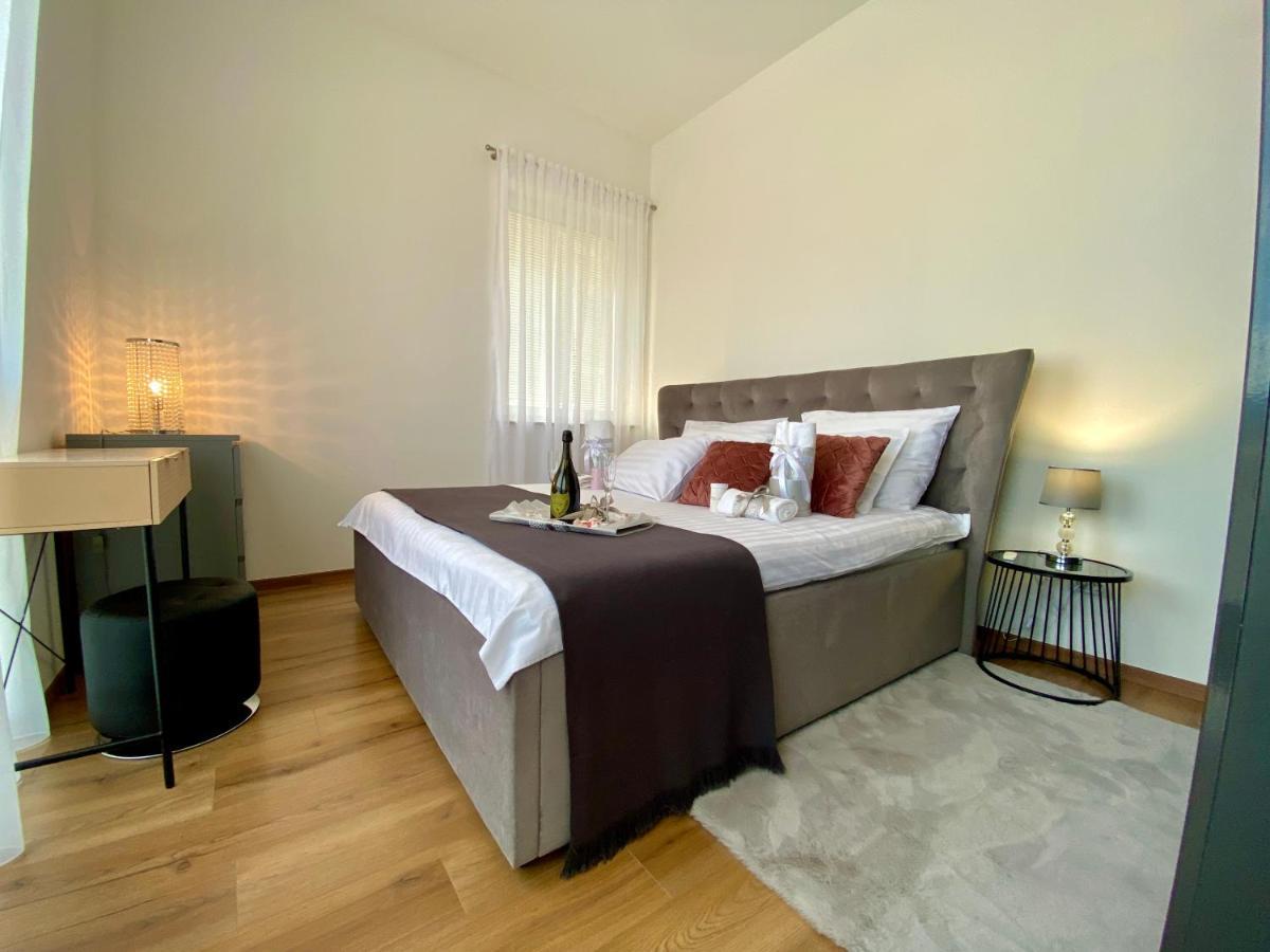 Apartman Sogni D'Oro Apartment พูลา ภายนอก รูปภาพ