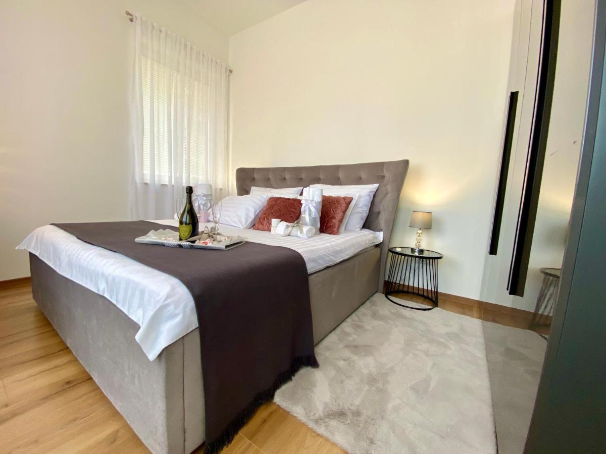 Apartman Sogni D'Oro Apartment พูลา ภายนอก รูปภาพ