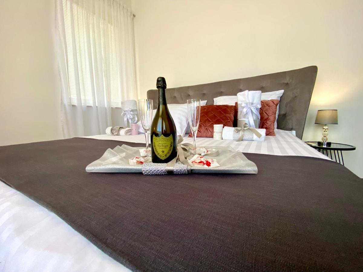 Apartman Sogni D'Oro Apartment พูลา ภายนอก รูปภาพ